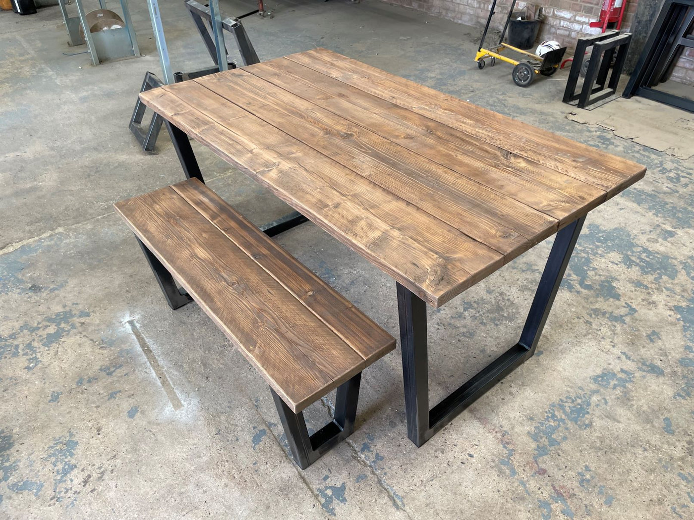Trapeze Frame Table
